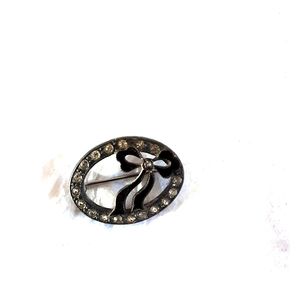 Vintage bow pin